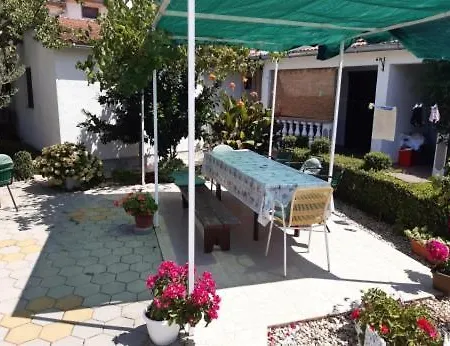 Family Apartments 1,2,3 *