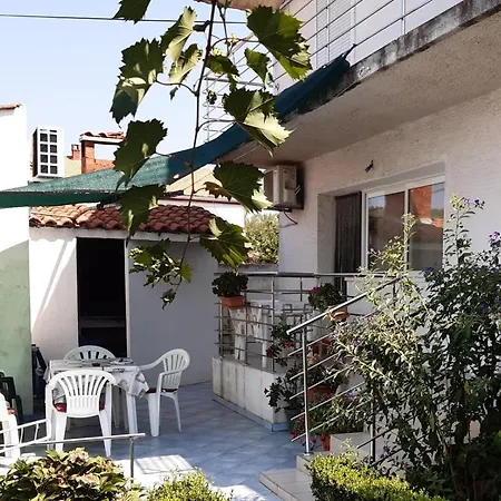 Family Apartments 1,2,3 Apartament *